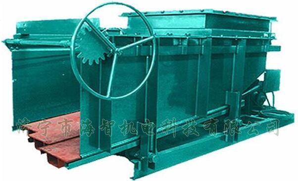 導(dǎo)料槽設(shè)有多個活動式底板，底板在回程過程中可以承受物料所帶來的摩擦力