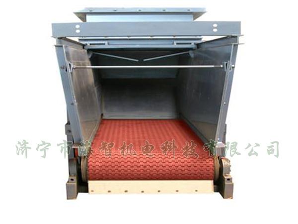 防腐蝕帶式（甲帶）給料機(jī)采用了防打滑膠帶，防止在物料輸送過程中造成撒料后果